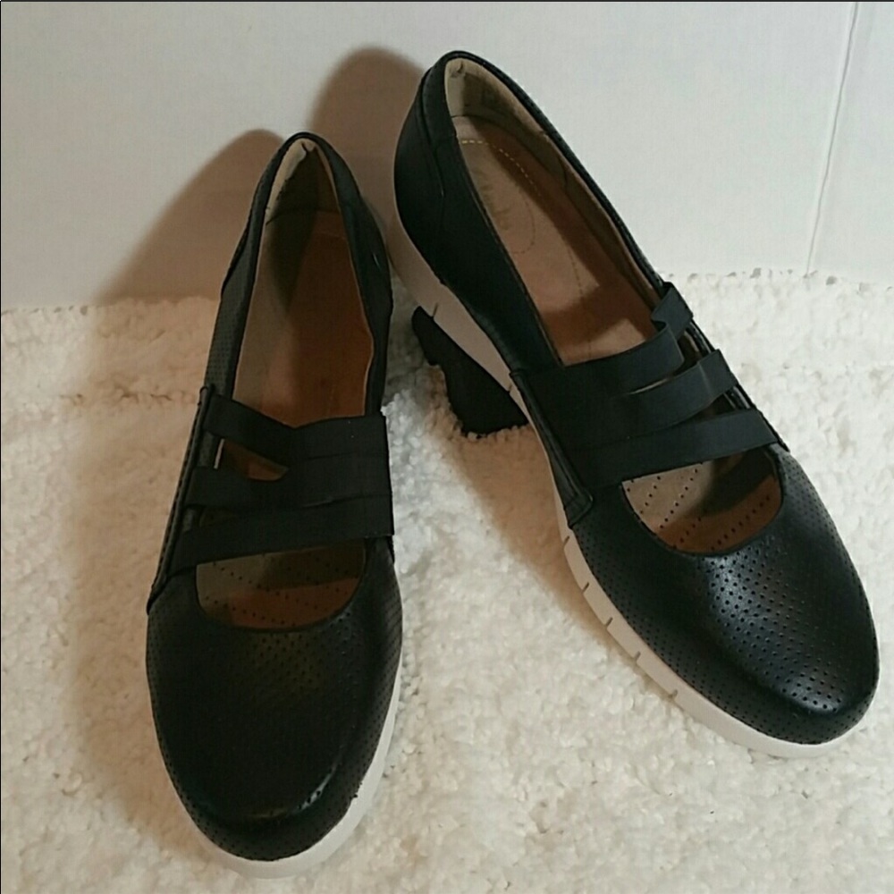 BRAND NEW Clark’s Daelyn City Artisan Slip-On Sz11